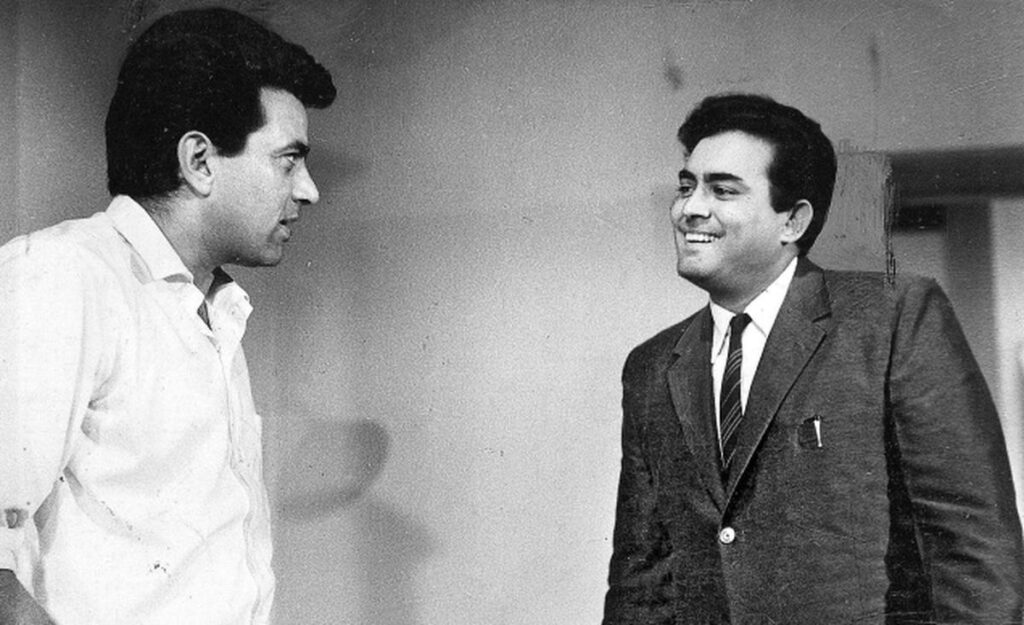 Often hailed as Dharmendra’s finest performance, Satyakam is a powerful drama about honesty, morality and sacrifice.